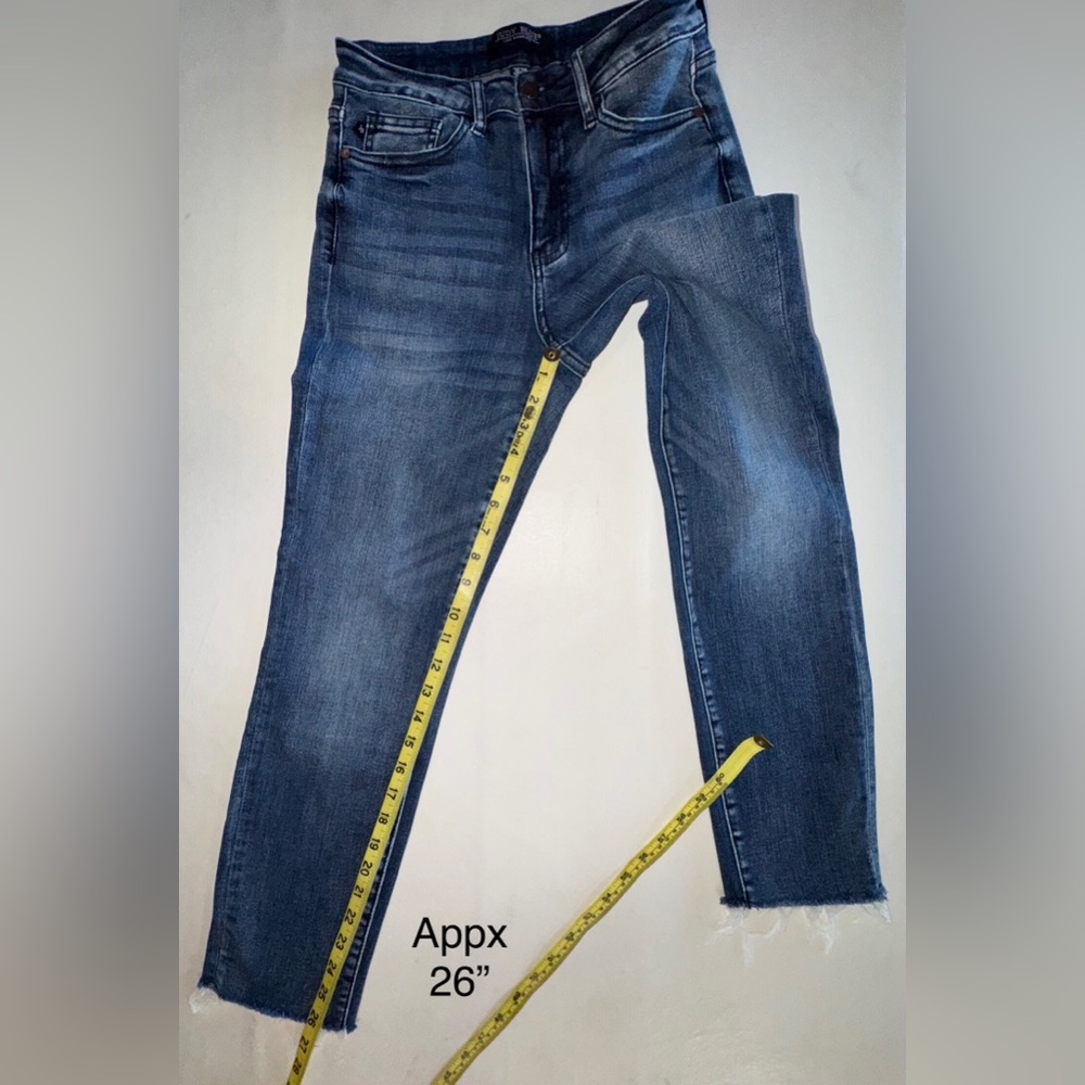 JUDY BLUE High Rise Relaxed Fit Ankle Raw Hem Distressed Crop JB88191 (3/26) - Picture 10 of 17